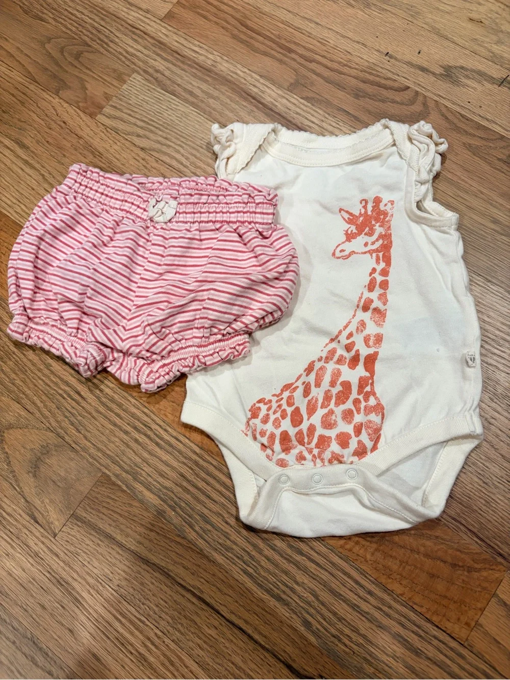 Gap baby girl giraffe onesie with matching shorts